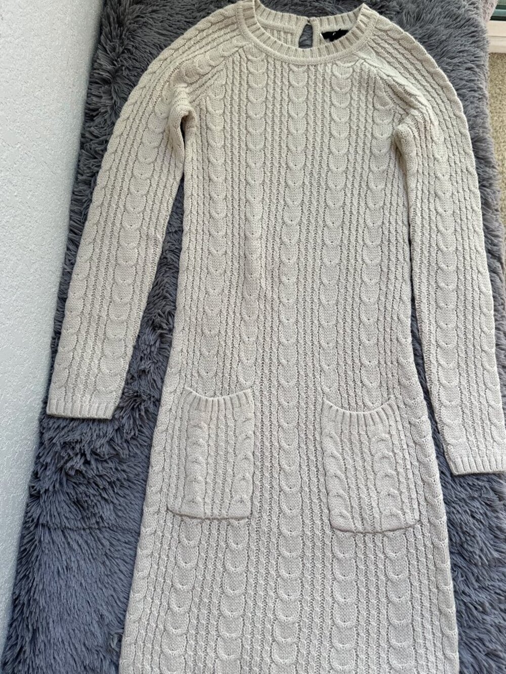 H&M Women’s Cable Knit Sweater Dress 🤍
